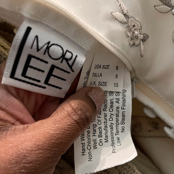 Wedding dress with built in bustle and matching wrap.  Off white, US Size 8 - Picture 16 of 16